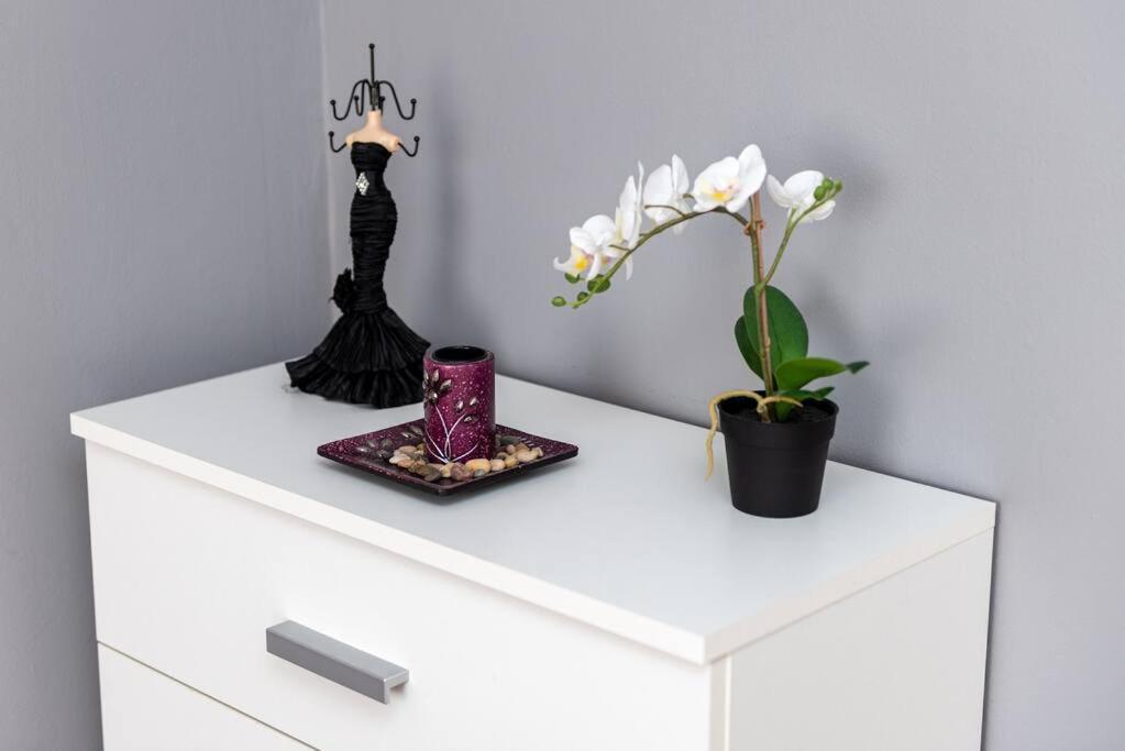Spacious And Bright Flat Between Airport & Center Apartment Budapest Bagian luar foto